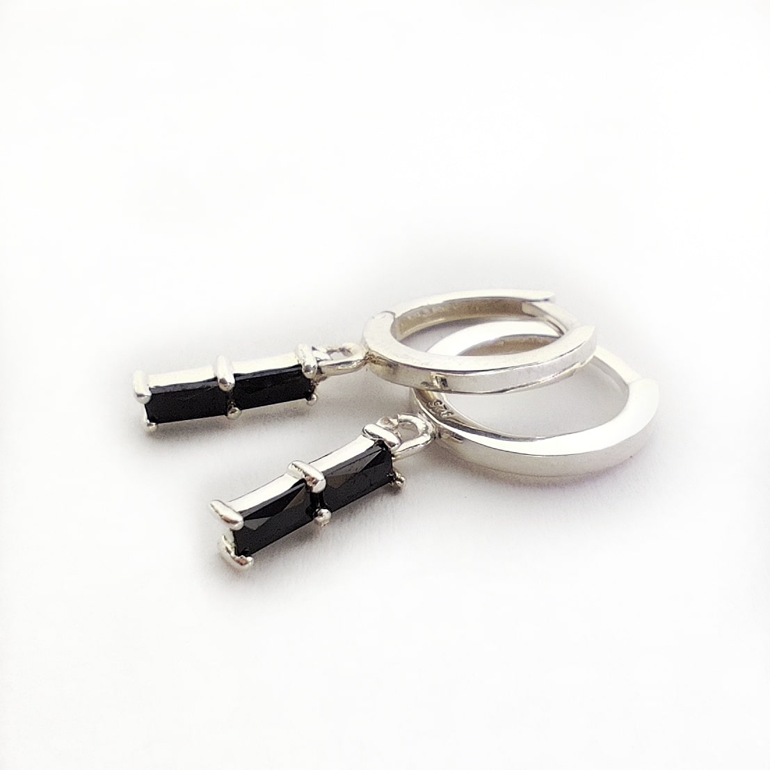 PENDIENTE ARO CIRCONITAS CHARM