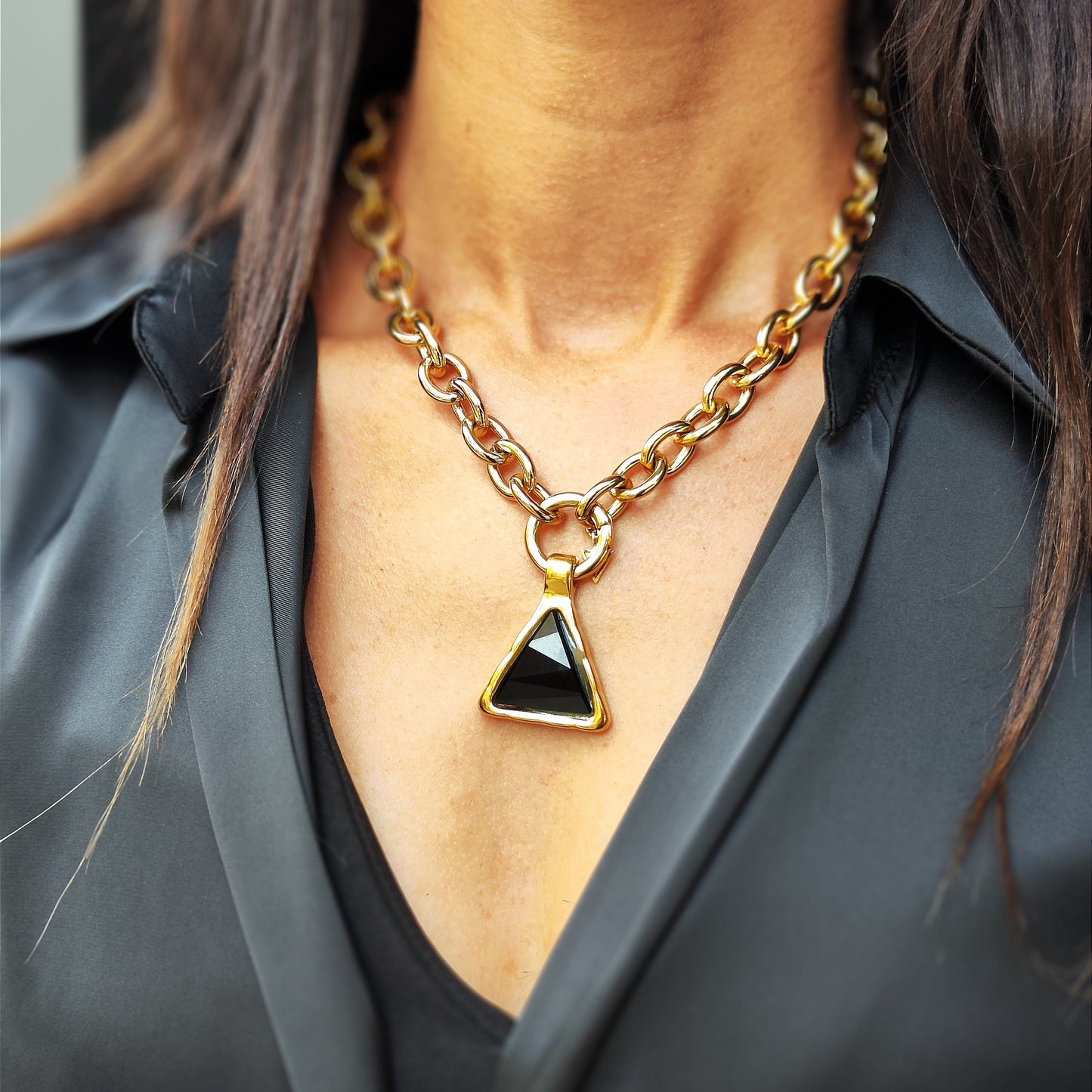 Collar acero dorado Swarovski negro