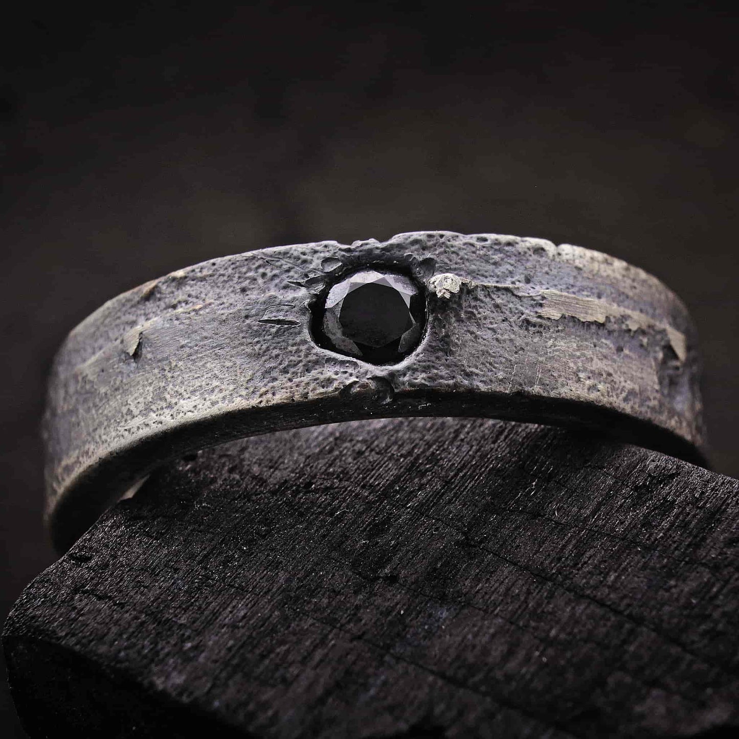 Anillo artesanal de plata con circonita