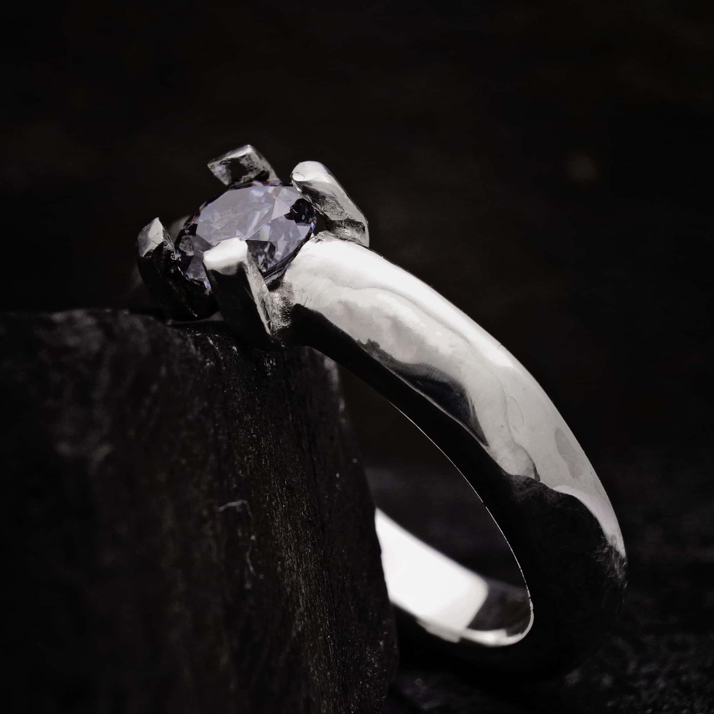 Anillo con circonita artesanal solitario de plata