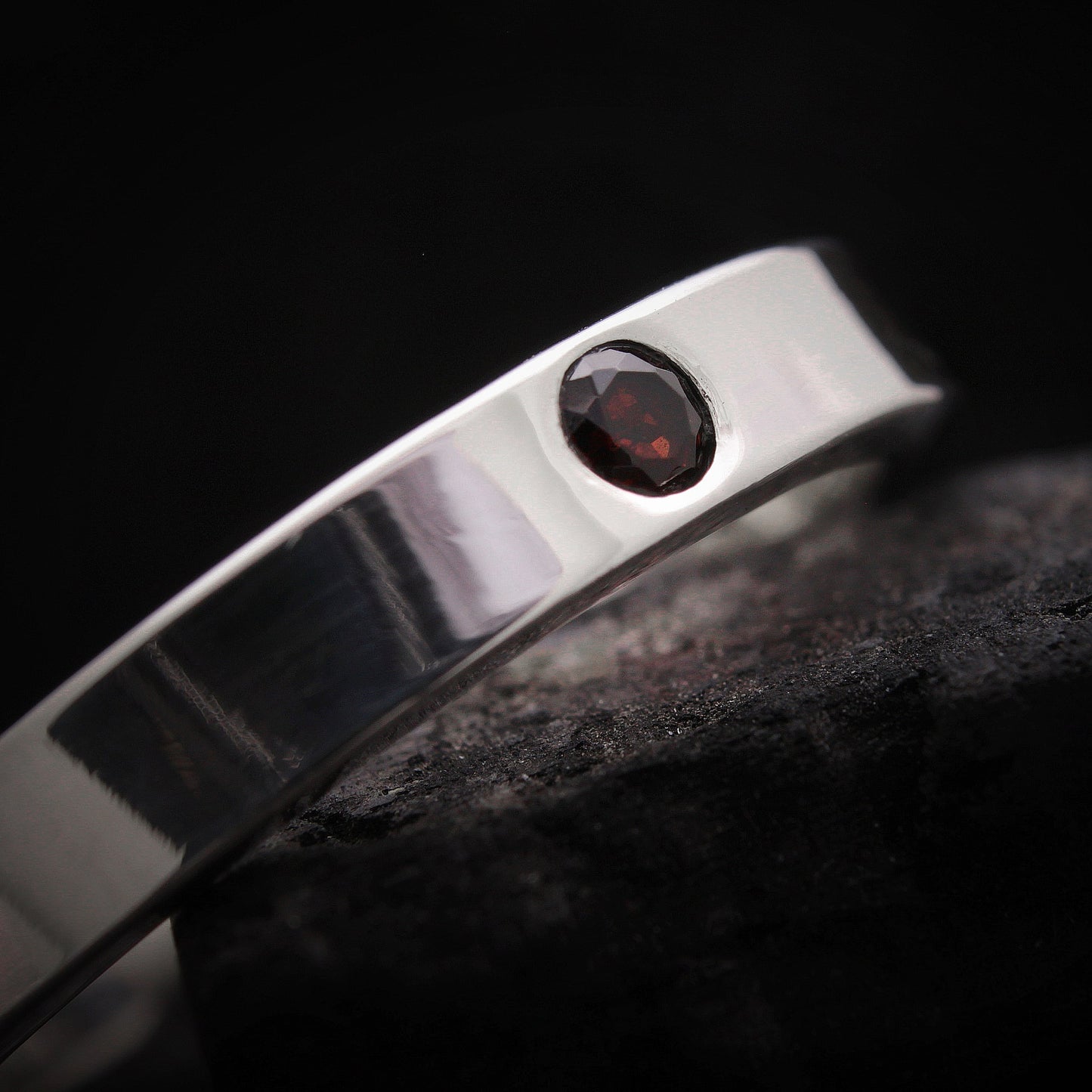 Anillo granate rojo de plata de ley para hombre