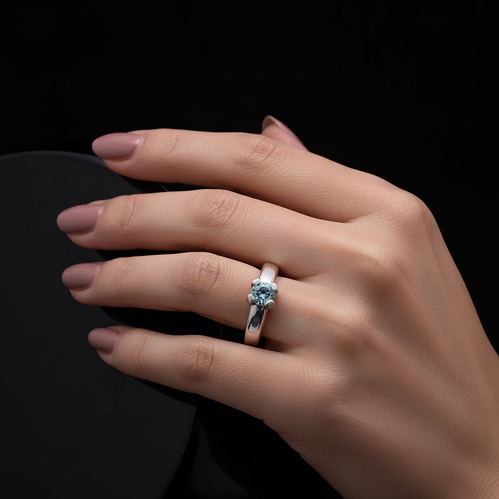 Anillo solitario de plata con circonita color menta hecho a mano