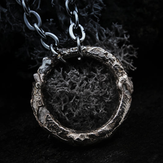 COLGANTE DE CENIZAS ARO IRREGULAR DE PLATA DE LEY CON CENIZAS DE DIFUNTO