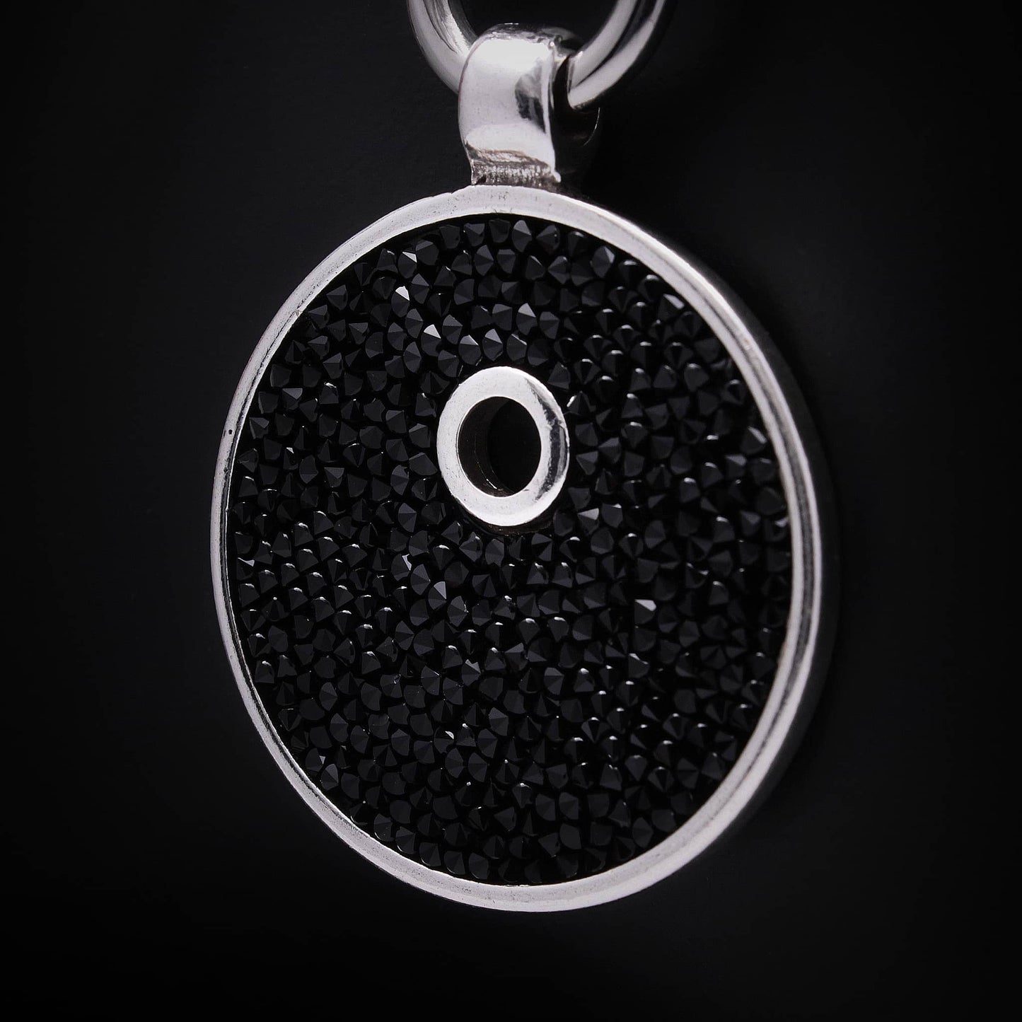 Colgante con cristales de swarovski negros