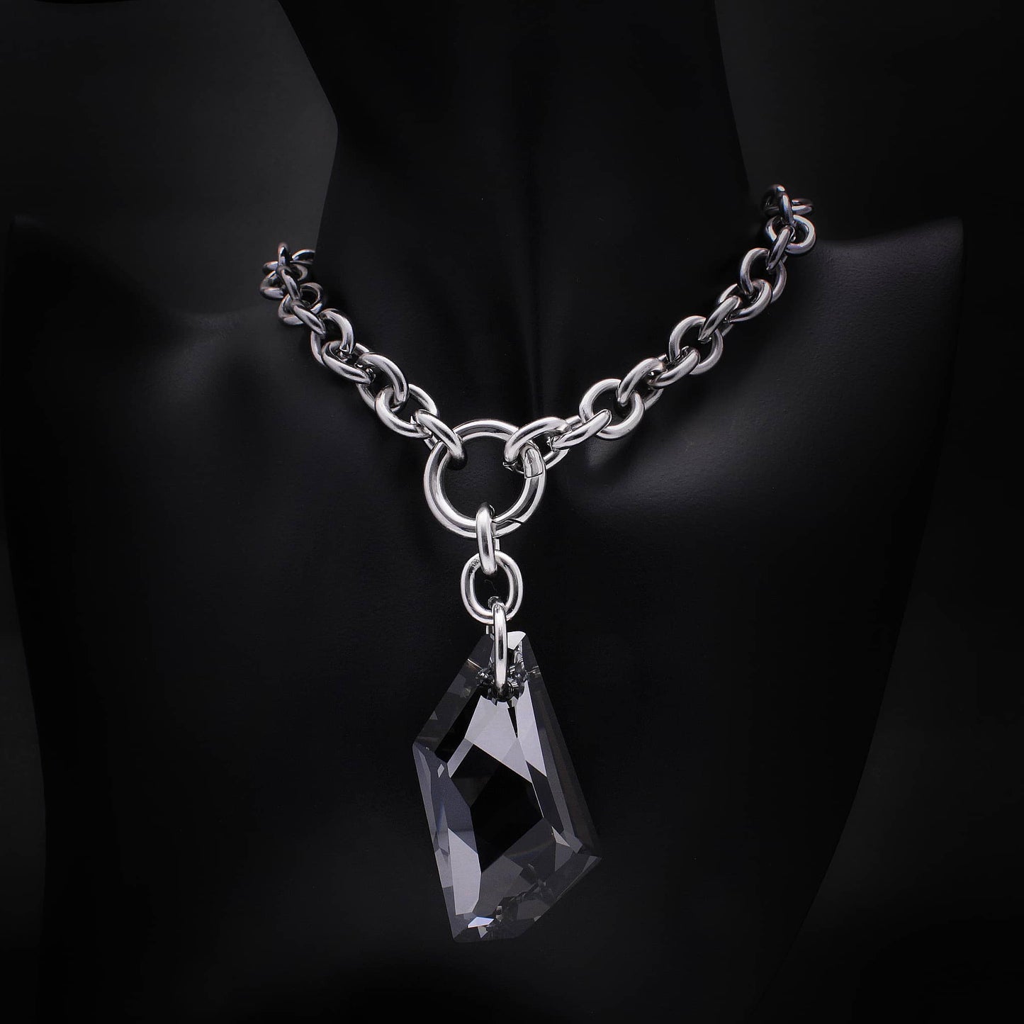 Collar de eslabones grandes con colgante diamante negro de acero inoxidable plateado