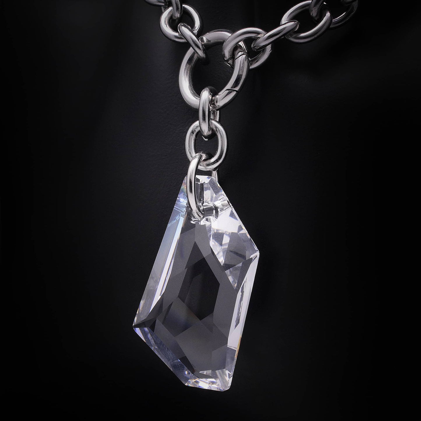 Collar de eslabones grandes plateado de acero inoxidable con colgante cristal austríaco transparente