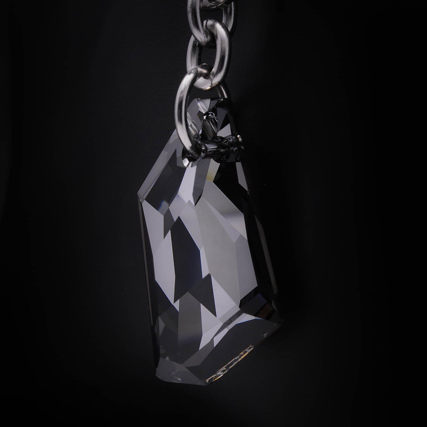 Collar eslabones grandes con colgante diamante negro