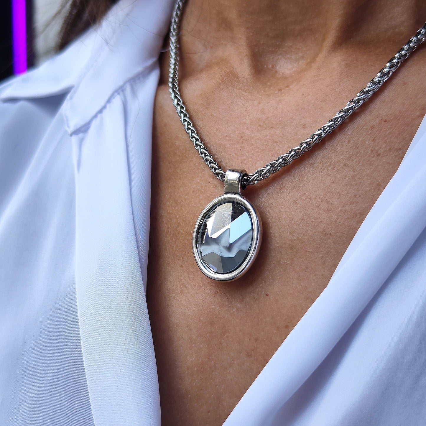 COLLAR OVAL PLATA METALIZADO