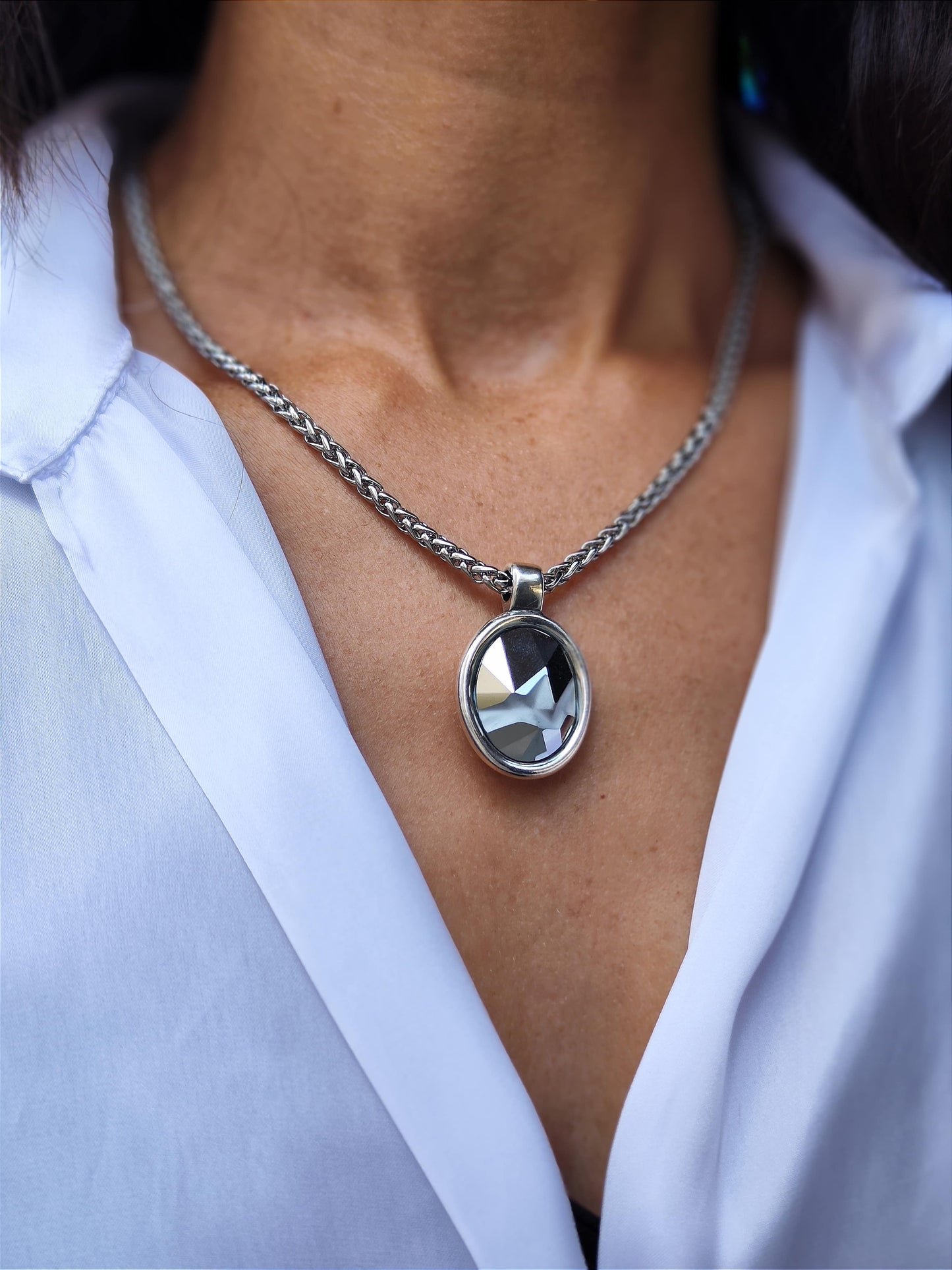 COLLAR OVAL PLATA METALIZADO