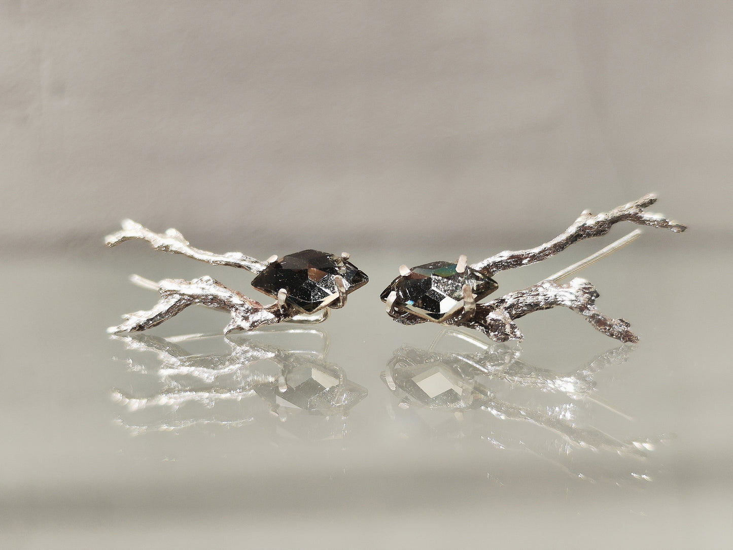 Pendiente trepador Swarovski y plata de ley