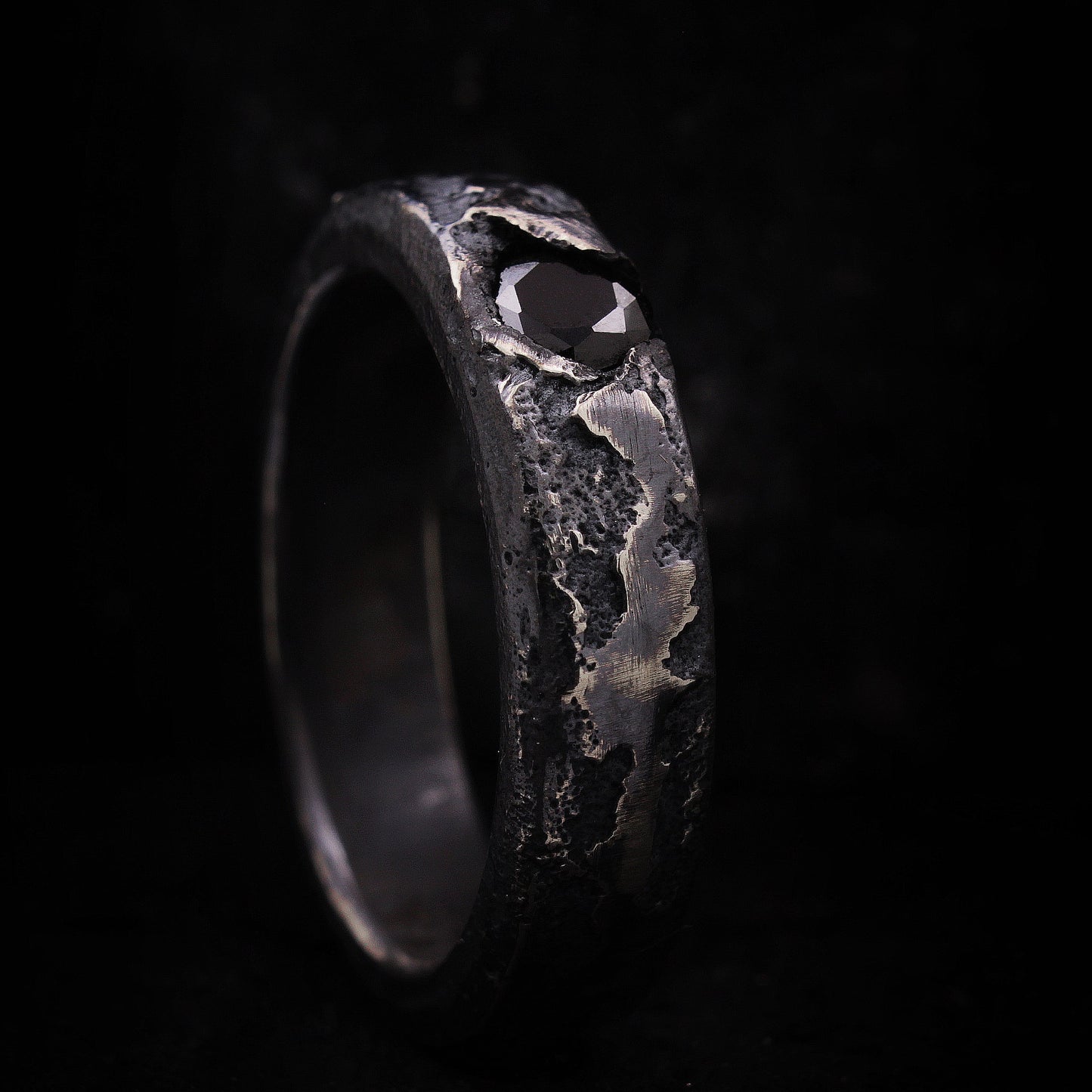 ANILLO CON CIRCONITA NEGRA: modelo POLIFEMO
