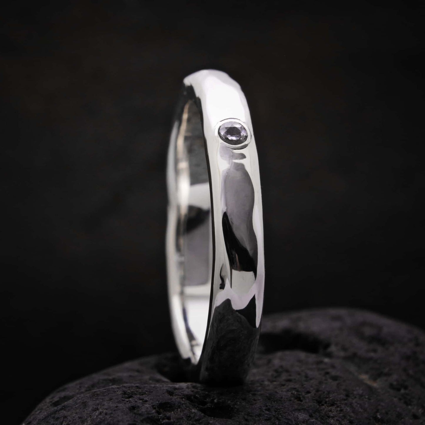 Alianza artesanal de plata forma irregular