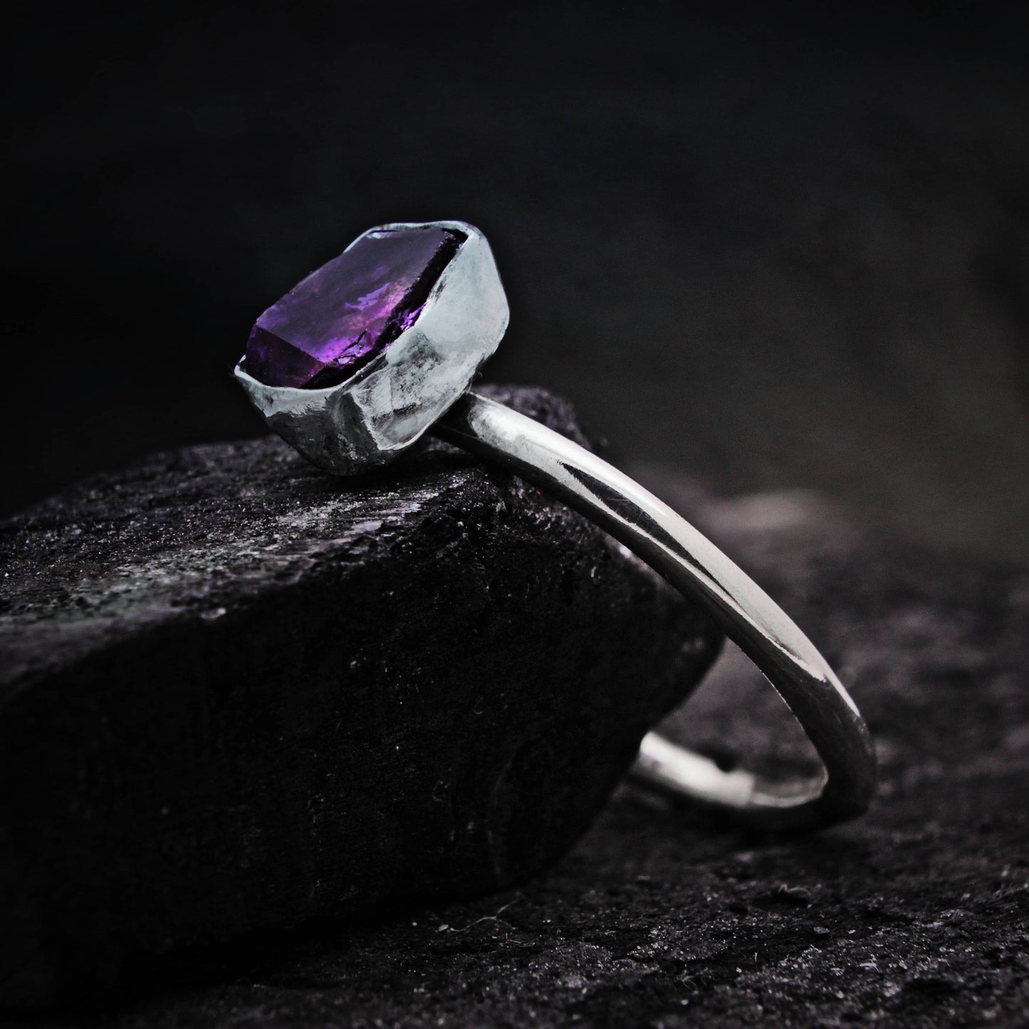 Anillo amatista natural y plata de ley artesanal