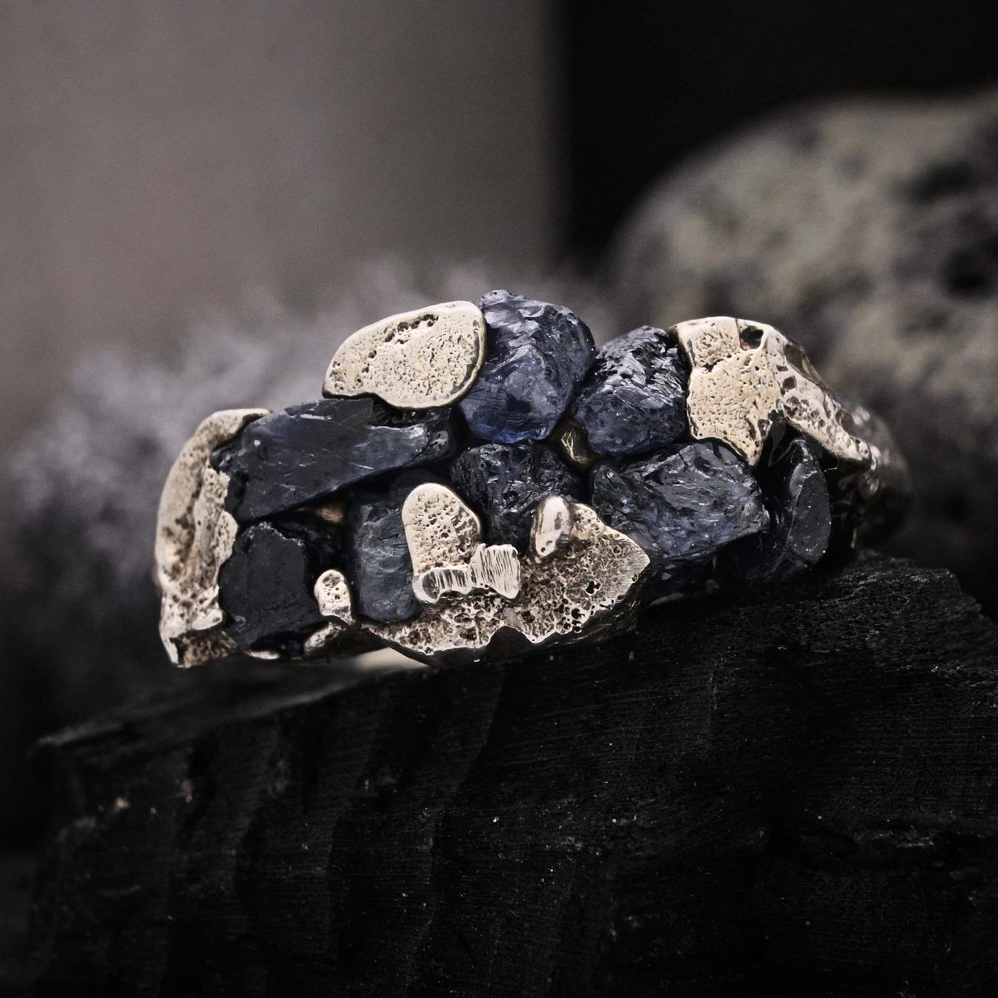 Anillo con zafiros azules de plata de ley