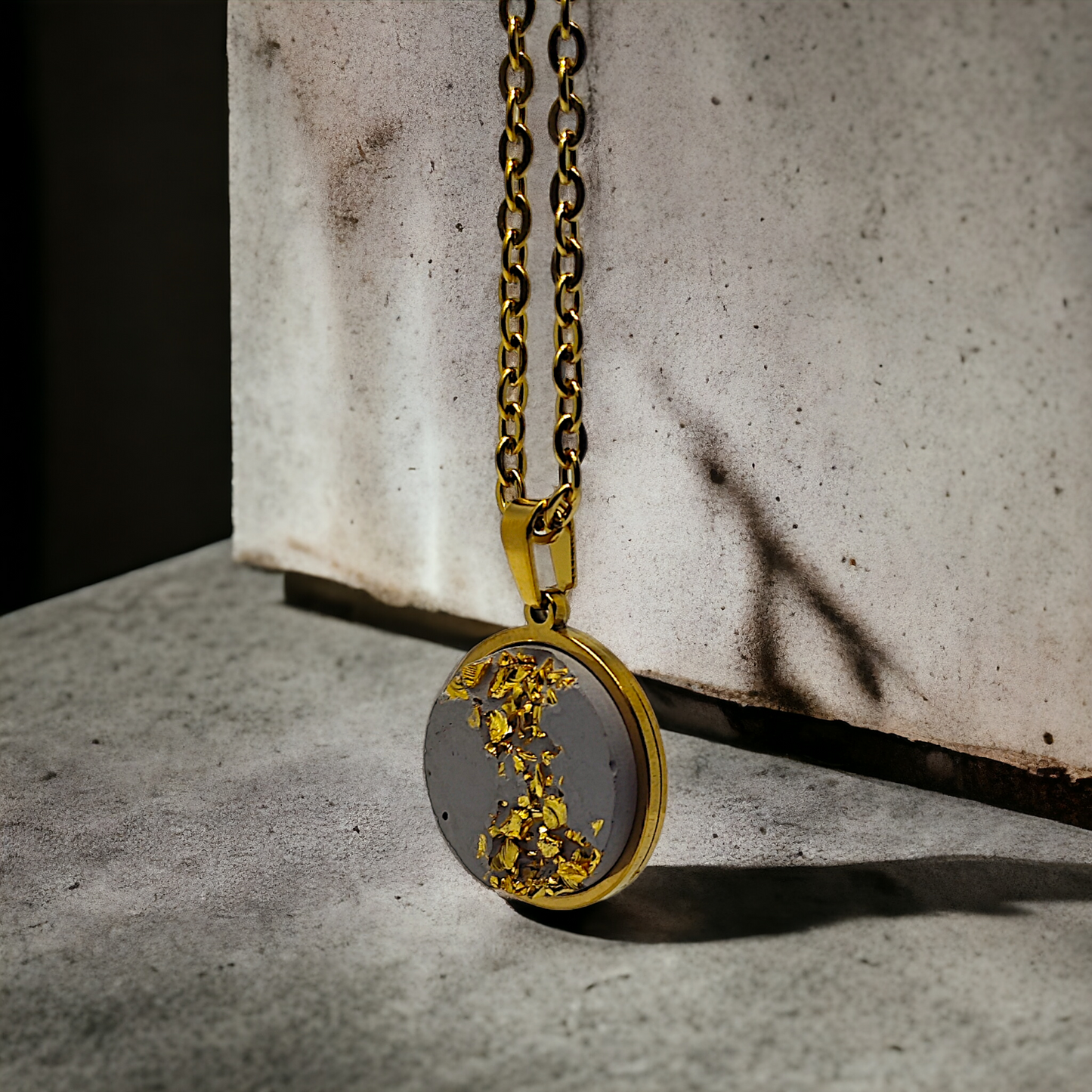 collar-de-hormigón-y-acero-inoxidable-regalo-para-arquitectos