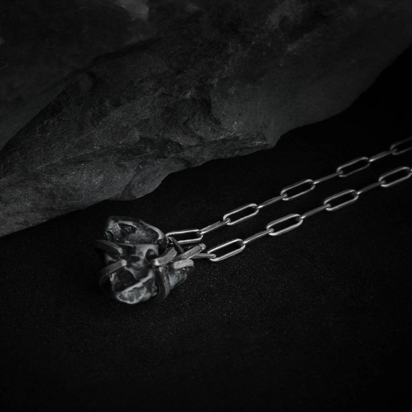 collar con meteorito