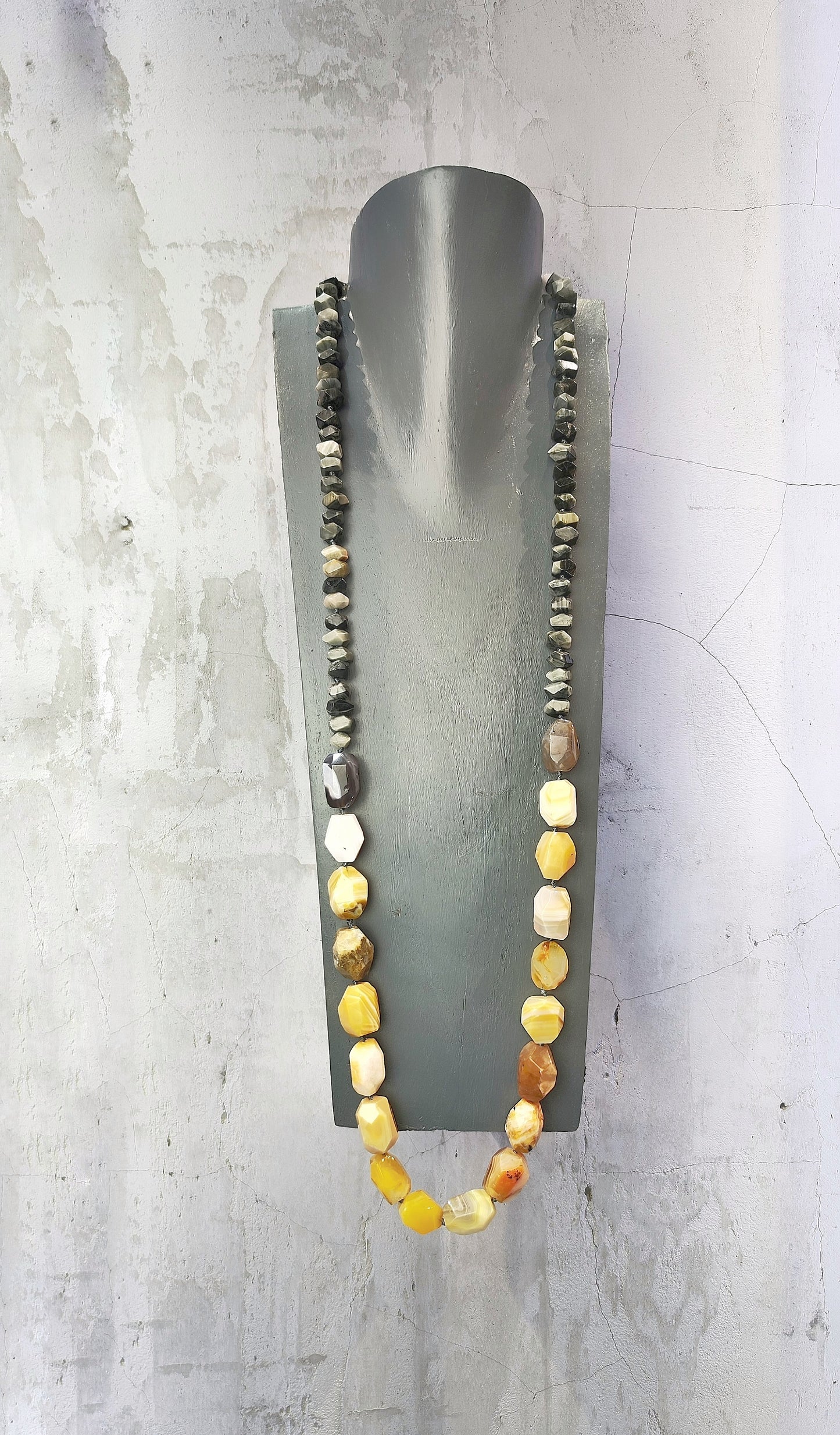 COLLAR OJO DE ALCON Y AGATA BOTSUANA