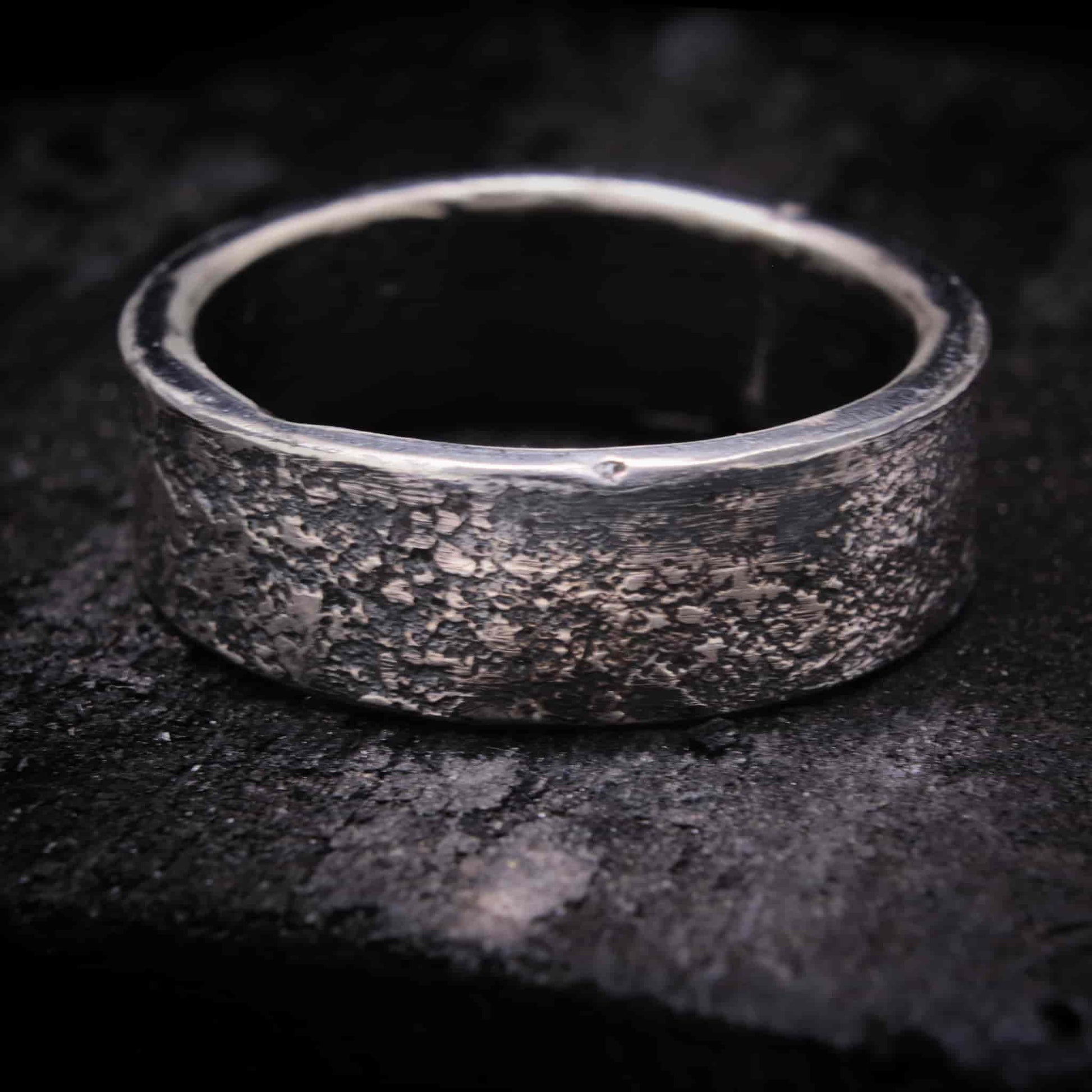 Anillo artesanal para hombre de plata