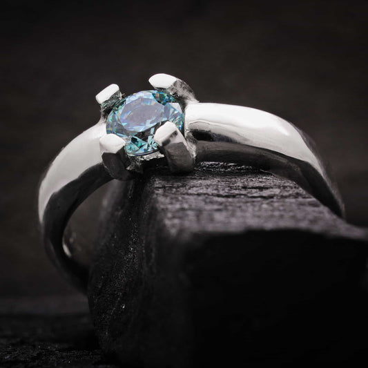 Anillo compromiso artesanal de plata con circonita verde menta