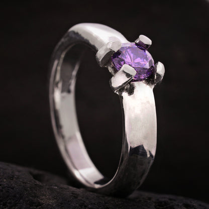 Anillo de compromiso morado de plata de ley