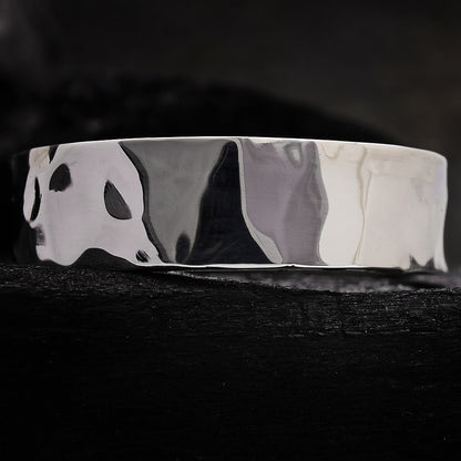 Anillo de hombre irregular con acabado pulido 