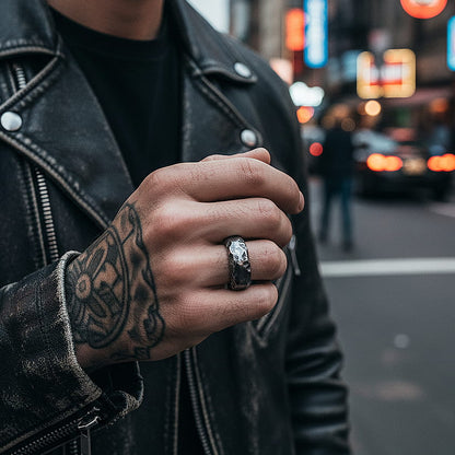 Anillo rustico oxidado de acabado irregular para hombre