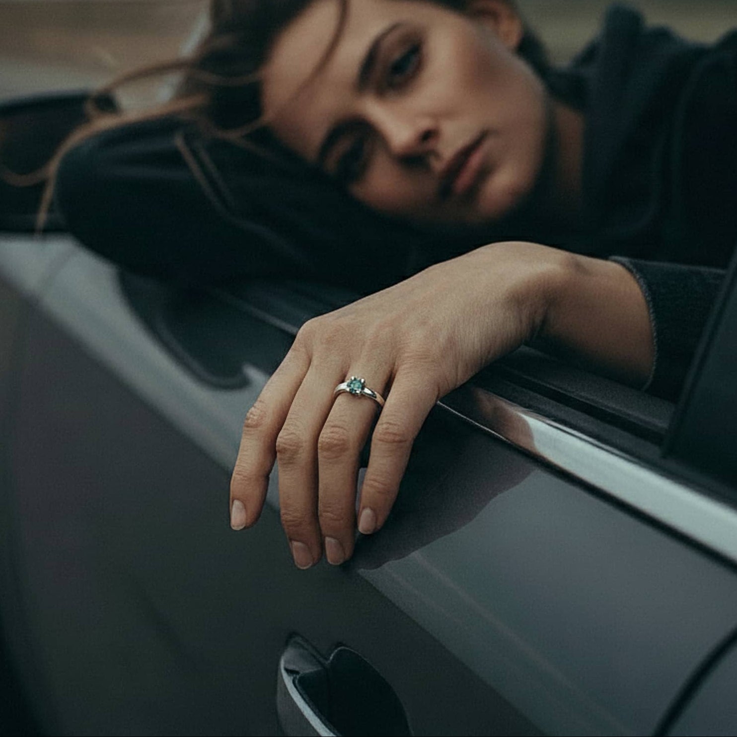 Anillo solitario para mujer artesanal con circonita