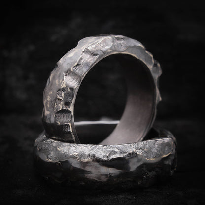 Anillo hombre de plata rústico aspecto irregular y envejecido