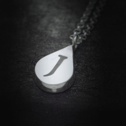 Colgante con cenizas forma lagrima de plata de ley artesanal