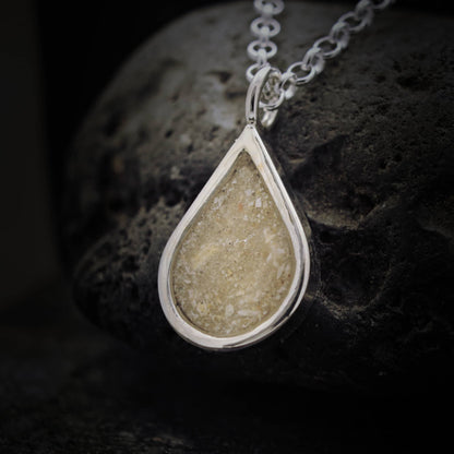 Colgante par cenizas de plata artesanal con forma de gota