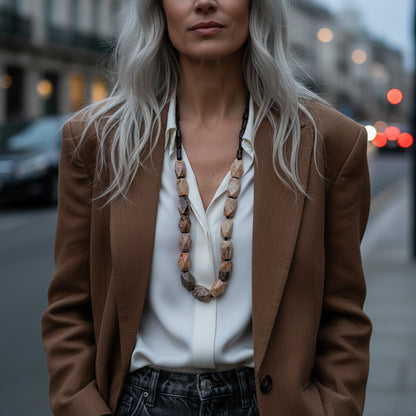 Collar largo de piedras naturales marrón para mujer