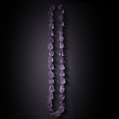 Collar de amatista largo hecho a mano con piedras irregulares