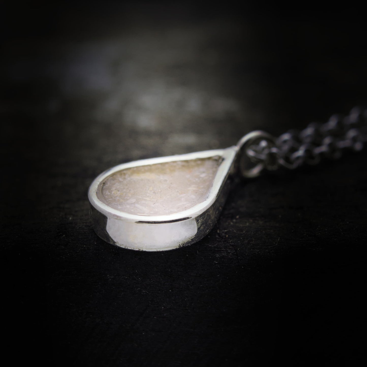  Collar lagrima con cenizas de plata de ley e inicial