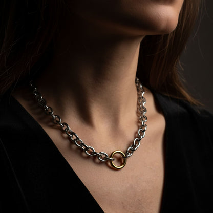 Collar de eslabones grandes para mujer de acero inoxidable con cierre invisible en la parte fontal