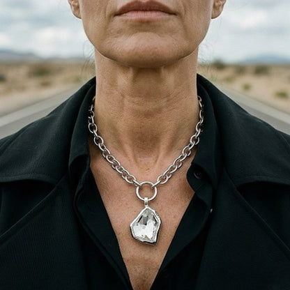 Collar de eslabones para mujer de acero inoxidable con colgante de zamak bañado en plata 12 micras con cristal austriaco de edicion limitada