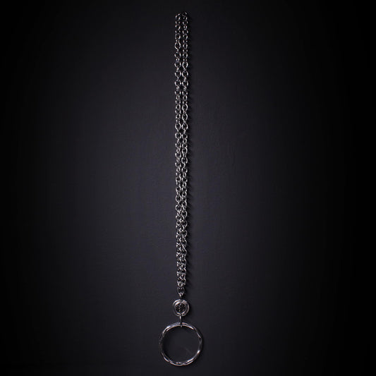 Collar largo de cadena gruesa con colgante circular y cristales de swarovski