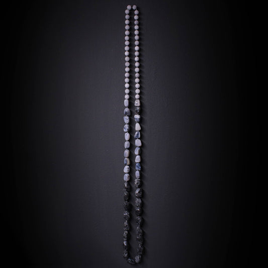 Collares largo gris de piedras naturales irregulares y facetadas
