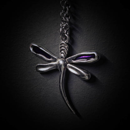 Collar libélula plateado esmalte morado