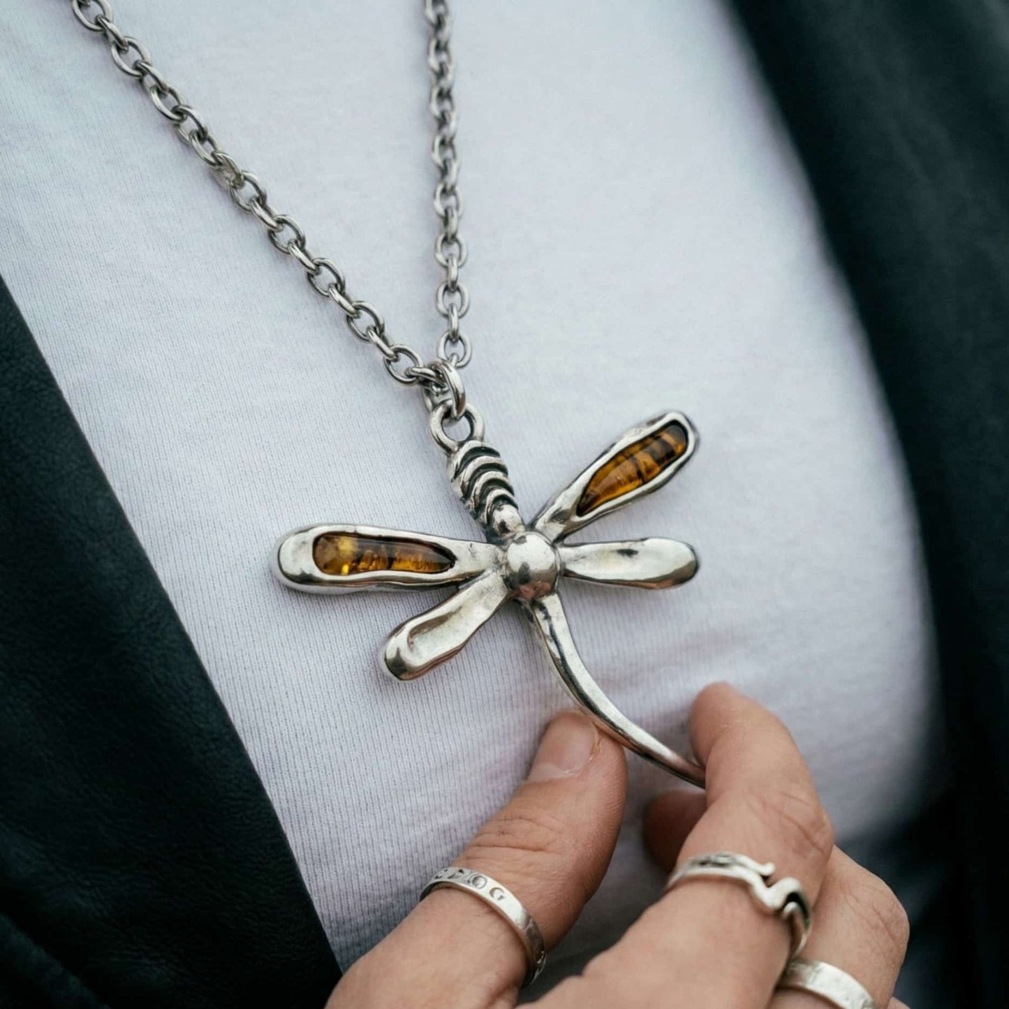 Collar libelula grande para mujer plateada con esmalte en varios a elegir, cadena acero inoxidable extraible