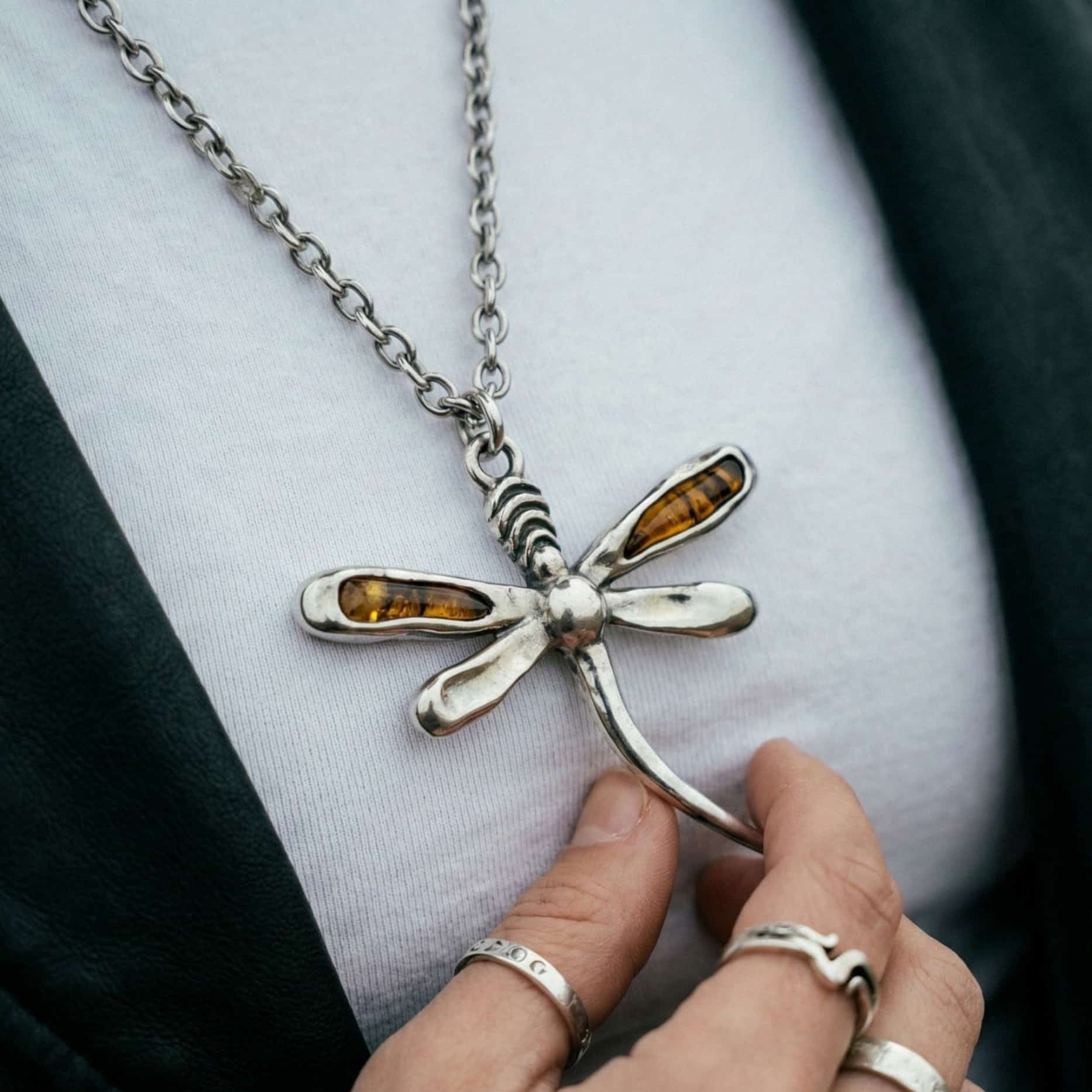 Collar libelula grande para mujer plateada con esmalte en varios a elegir, cadena acero inoxidable extraible