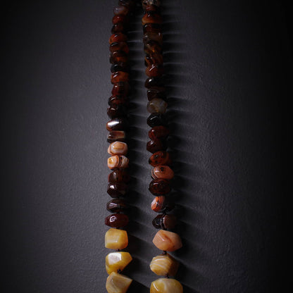 Collar de piedras grandes naturales tonos amarillos y marrones hecho a mano