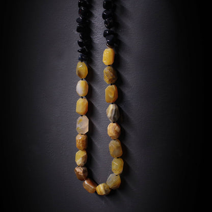 Collar con ágatas naturales de botsuana y ágatas negras de canto rodado