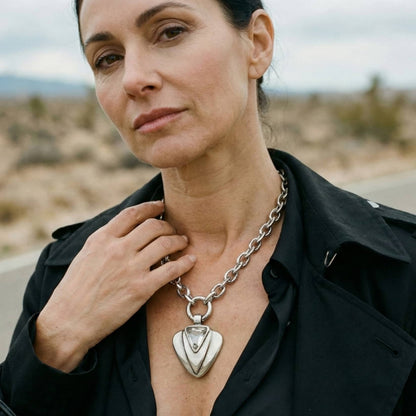 Collar choker eslabon grande y colgante triangular con cristal austriaco para mujer