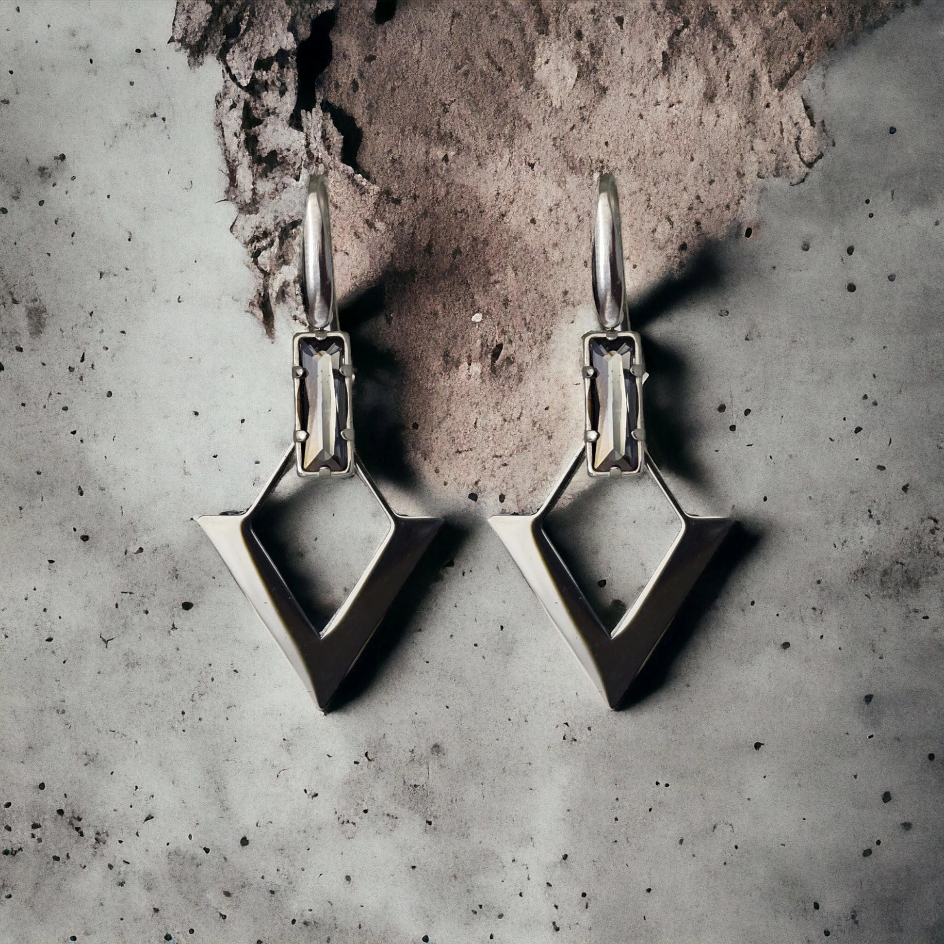 Pendiente triangulo de acero inoxidable y cristal