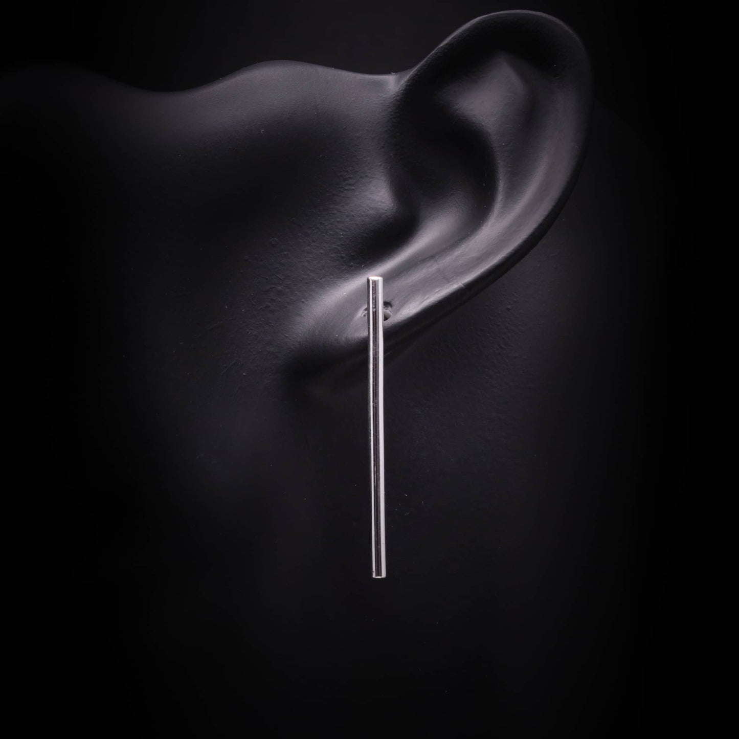 Pendientes de barra larga de plata ley para mujer.