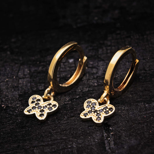 Pendientes de aro con colgante de mariposa y circonita negra de plata de ley bañados en oro para mujer.