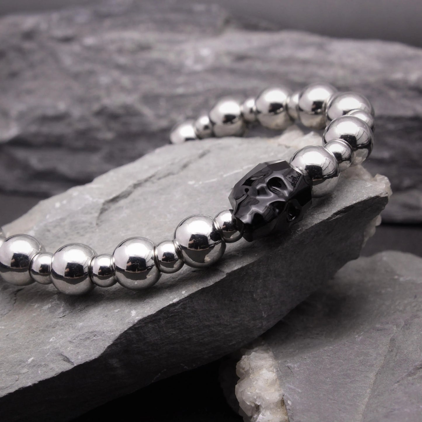 Pulsera calavera negra para hombre con bolas de acero inoxidable brillantes