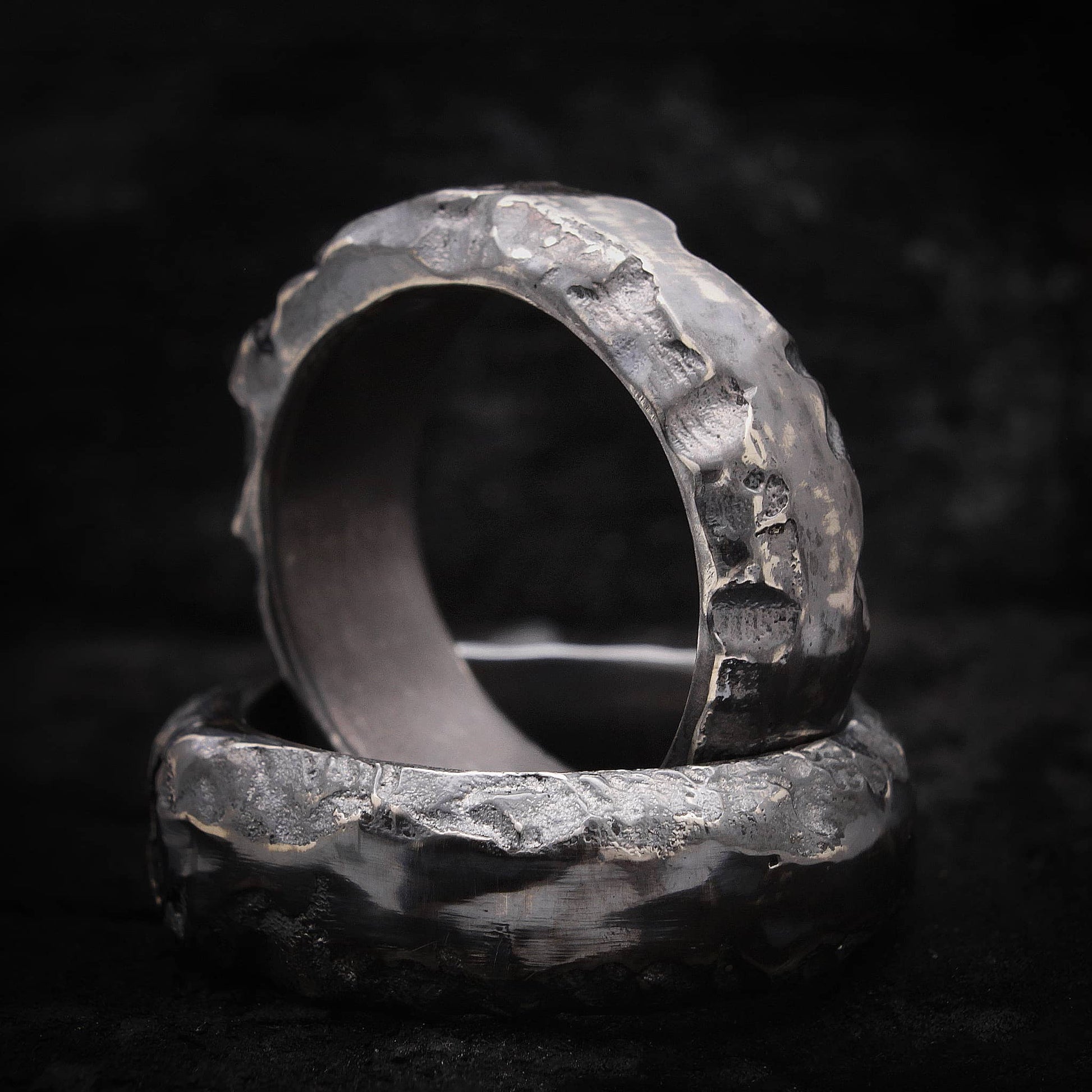 Comparativa de anchos de alianzas hechas en arena personalizables.