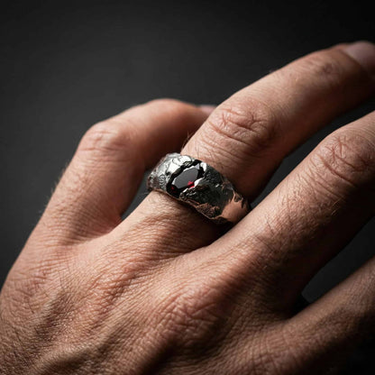 Anillo plata hombre hecho a mano con piedra preciosa granate