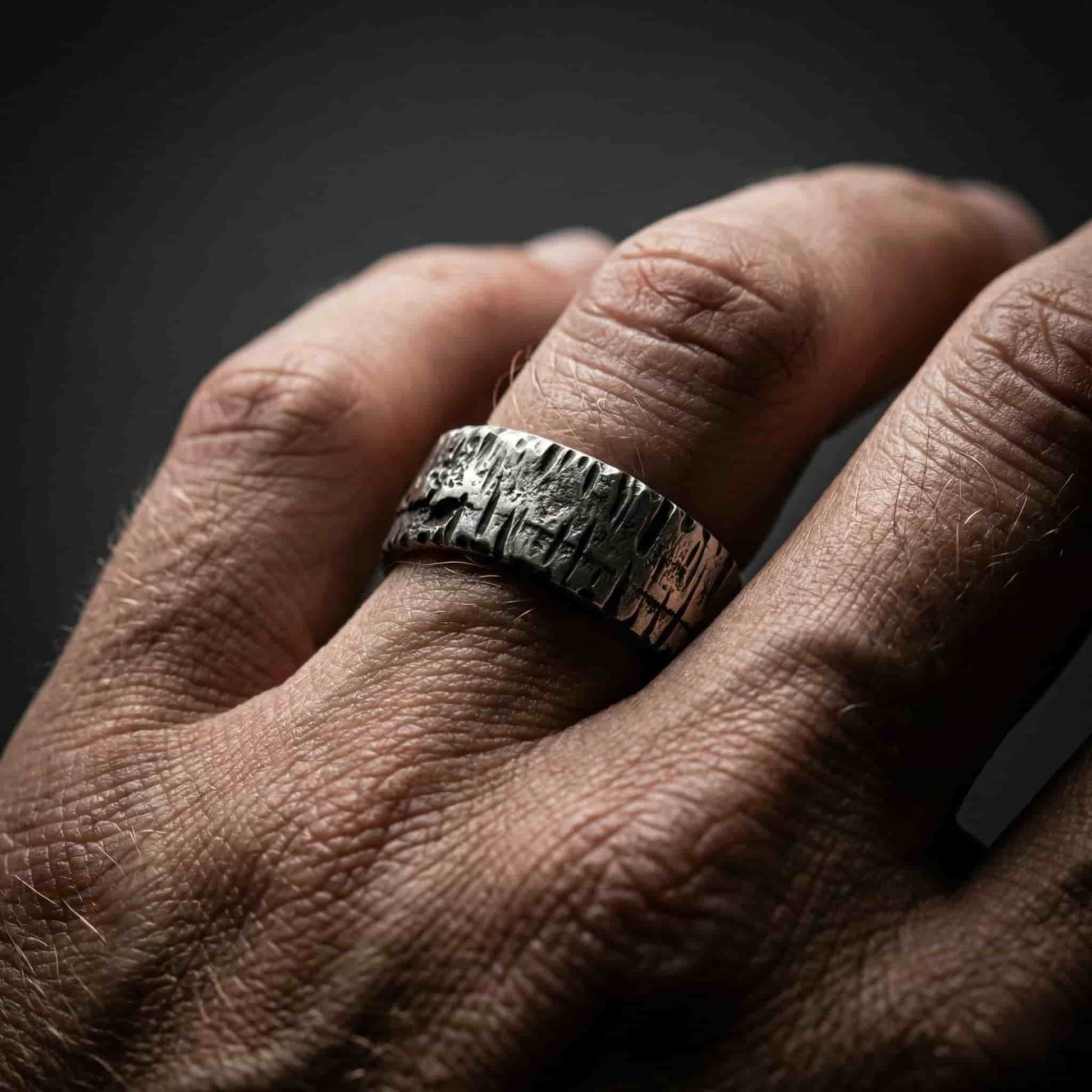 Anillos hombre plata modelos gruesos y resistentes estilo rustico